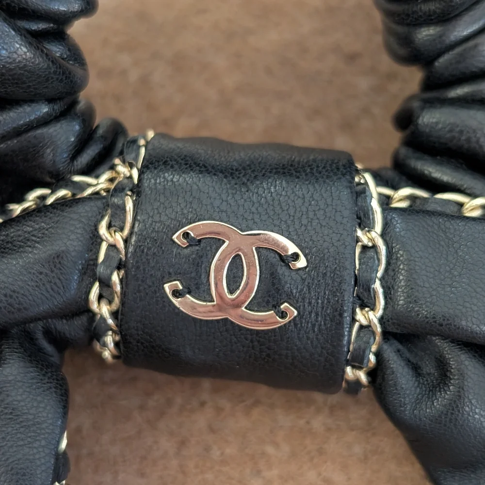 🖤 AUTH Chanel Lambskin Leather + Gold Chain Hair Tie Scrunchie Style - Picture 4 of 6